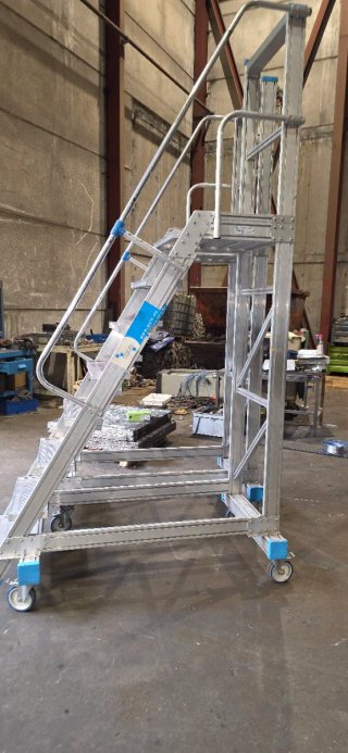 Escaleras móviles con plataforma