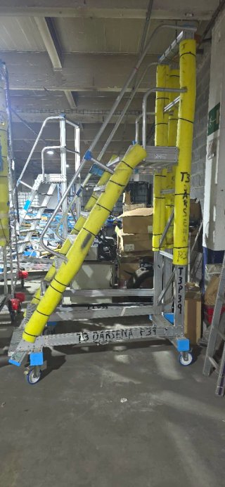 Escaleras móviles con plataforma