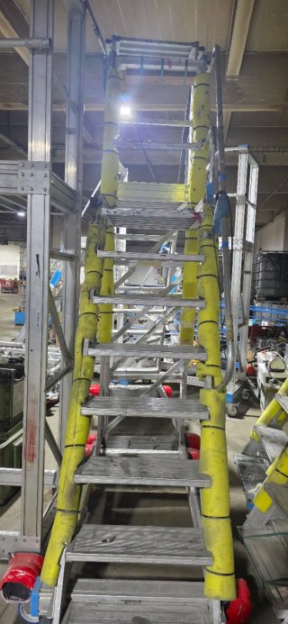 Escaleras móviles con plataforma
