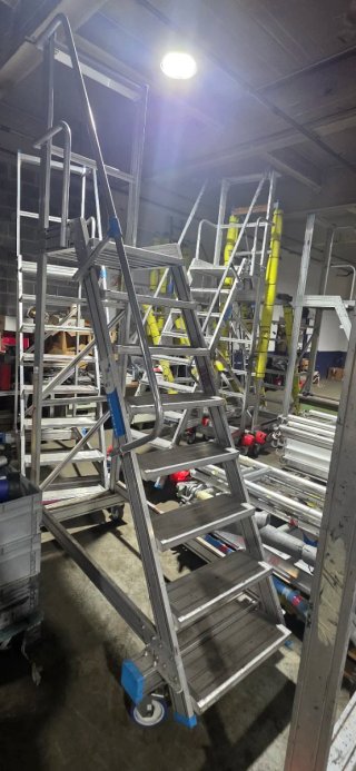 Escaleras móviles con plataforma