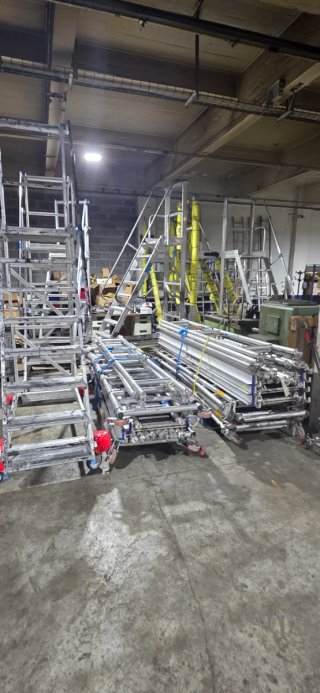 Escaleras móviles con plataforma