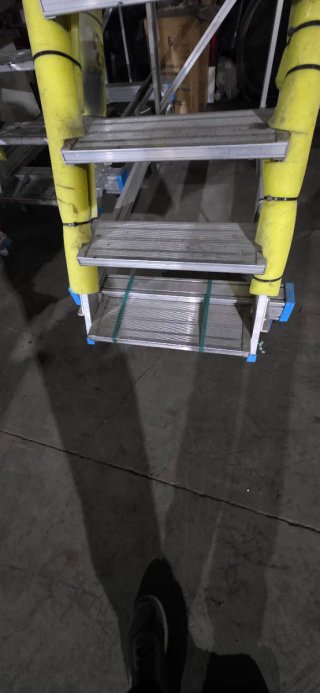 Escaleras móviles con plataforma