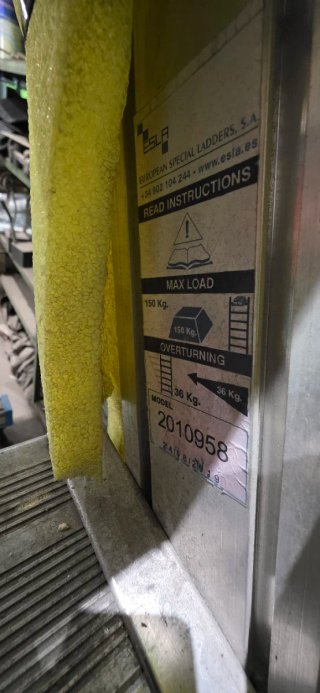 Escaleras móviles con plataforma