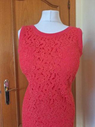 Vestido encaje coral