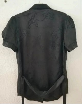 Camisa Negra con Detalles