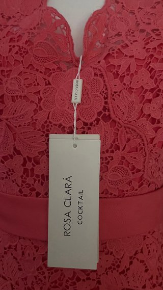 Vestido de fiesta rosa con encaje