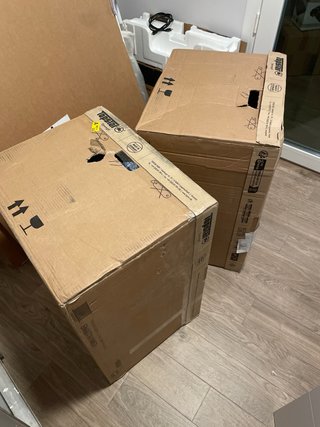 Dos sillas de escritorio gris y negra. Nuevas.