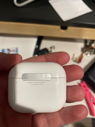 AirPods blancos, incluye la funda protectora