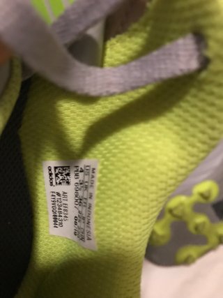 Botas de fútbol Adidas grises y verdes