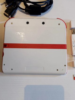 Nintendo 2DS Bianco/Rosso + Accessori
