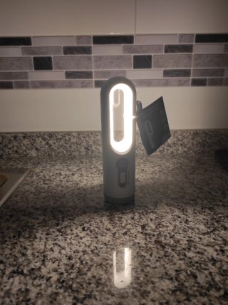 Luz LED con Sensor de Movimiento Recargable