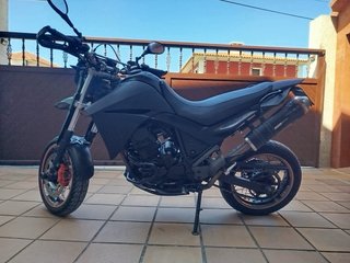 Yamaha supermotard 660