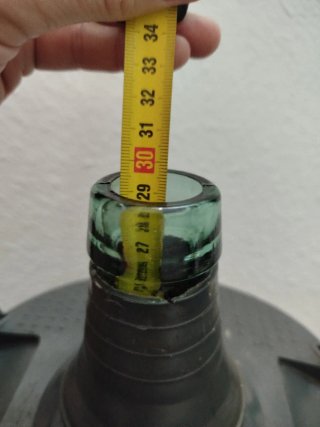 Damajuana vidrio con protector plástico. 4 L.