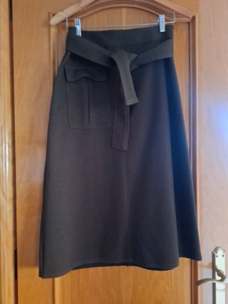 Falda militar verde oliva con cinturón