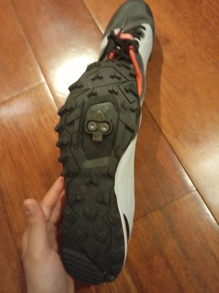 Zapatillas deportivas grises y naranjas tall