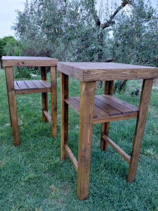 Mesas altas de madera