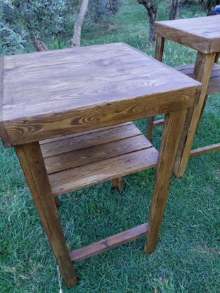 Mesas altas de madera