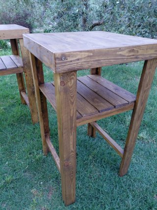 Mesas altas de madera