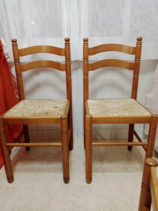 Conjunto 2 sillas y taburete madera