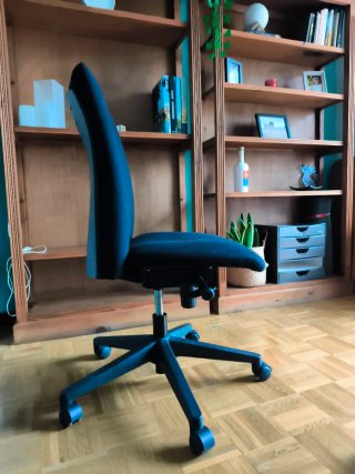 Silla de oficina negra