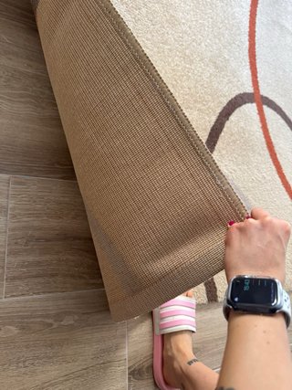 Alfombra beige y marrón con círculos