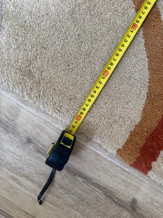 Alfombra beige y marrón con círculos