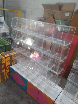 Módulo 40 casilleros + 2 muebles bajos