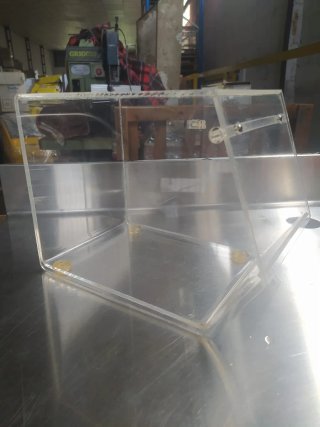 Módulo 40 casilleros + 2 muebles bajos