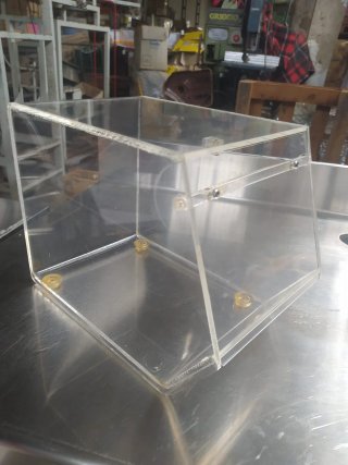 Módulo 40 casilleros + 2 muebles bajos