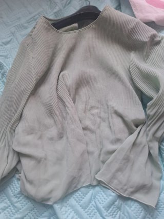 Camisa verde con textura arrugada