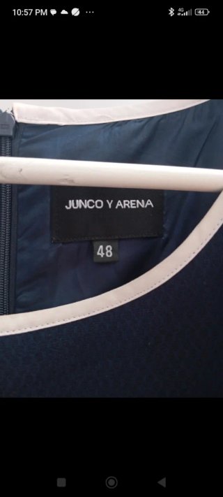 Vestido azul con encaje floral