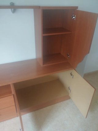 Mueble de salón madera y cristal