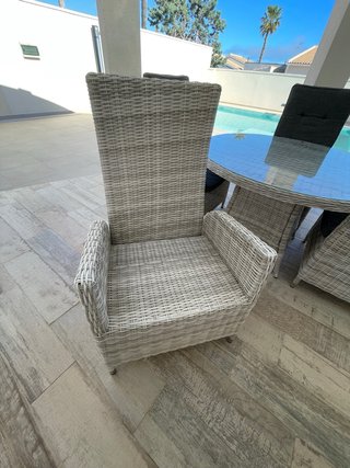 Conjunto mesa y 4 sillas de aluminium y Ratan
