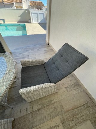 Conjunto mesa y 4 sillas de aluminium y Ratan