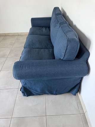 Sofá azul de tela