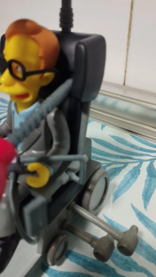 Figura del Doctor Stephen Hawking de los Simpsons
