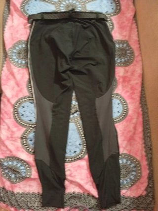 Pantalón de equitación negro una puesta está nuevo