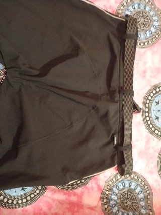 Pantalón de equitación negro una puesta está nuevo