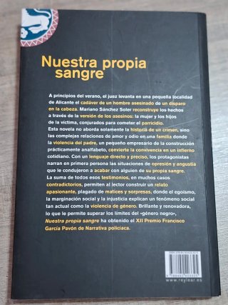 Nuestra propia sangre (Literatura) (Spanish Edi...