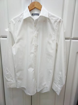 Traje de chico con camisa blanca