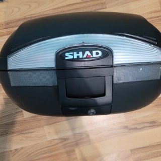 Baúl SHAD Negro con Soporte Kawasaki Z900