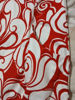 Vestido entallado estampado rojo y blanco