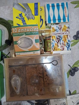 Kit Pesca Trucha Señuelos y Sedal Moscas antiguas