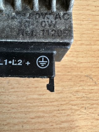 Regulador 12V y cinco pines para derbi variant