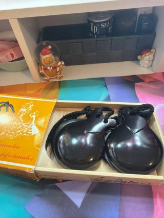 Castañuelas de la marca jale en negras