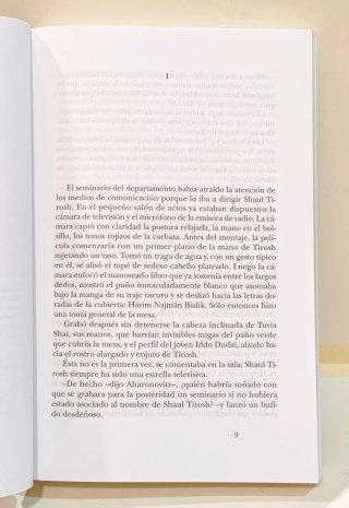 Libro Un asesinato literario Batya Gur