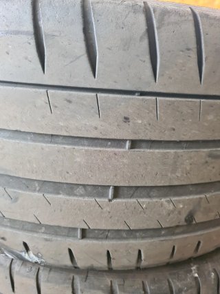 Neumáticos 235/35ZR19 (91Y)