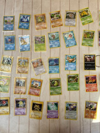 Lote de 250 Cartas (aprox) Pokémon años 2000s