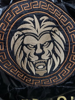 Chaqueta Versace Negra con León Dorado