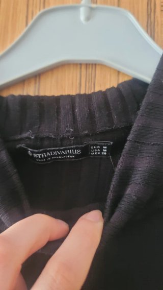 Jersey canalé Stradivarius Talla M Negro